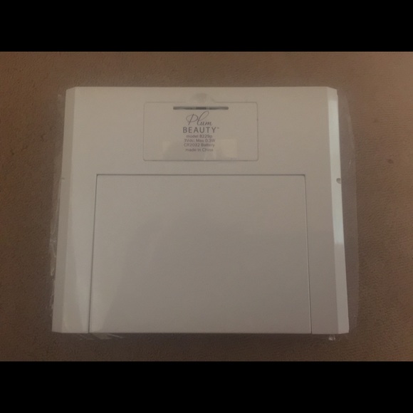 Plum Beauty compact LED tri fold mirror travel - Picture 7 of 9